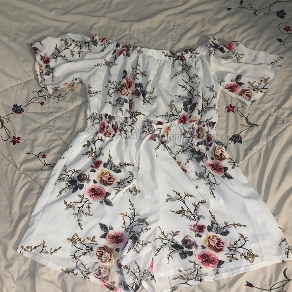 SHEIN Plus White Lace- Up Front Floral Print Romper Size 1XL